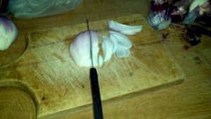 slice onions 